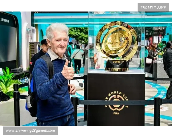 2025年世俱杯冠军奖杯亮相重庆解放碑 皇马球员亲自展示荣耀时刻 2025年世俱杯冠军奖杯亮相重庆解放碑 皇马球员亲自展示荣耀时刻