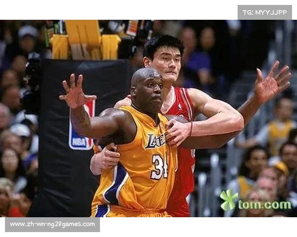 马龙与姚明的冲突回顾卡尔马龙肘击事件的深远影响与后果 马龙与姚明的冲突回顾卡尔马龙肘击事件的深远影响与后果